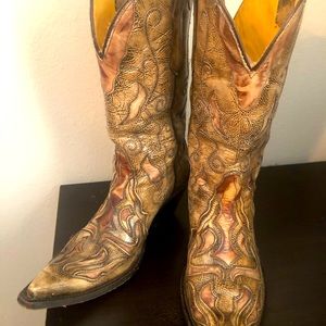Vintage Corral Pointy Toe Cowboy Boots